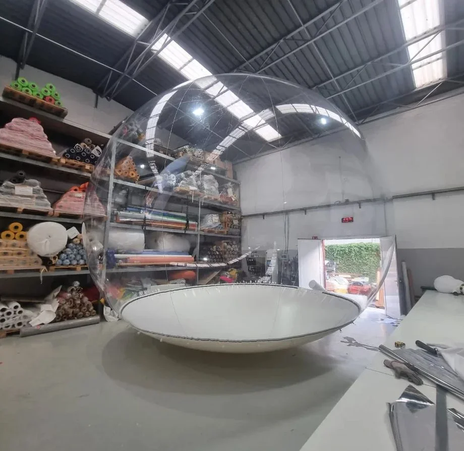 Domo Hinchable Transparente Walk-In en Oficina